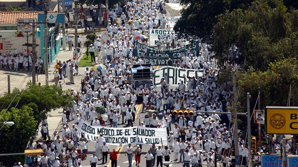 iniciativa-de-arena-en-privatizar-el-isss-reviviria-marchas-blancas-como-las-del-2002